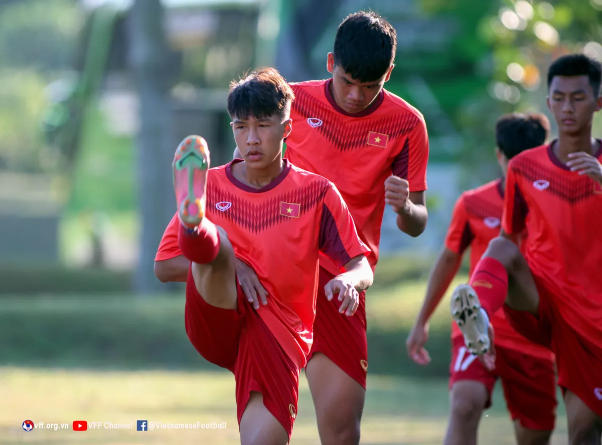 U16 Việt Nam chuẩn bị cho trận tranh ngôi nhất bảng với U16 Indonesia - Ảnh 2. U16 Việt Nam chuẩn bị cho trận tranh ngôi nhất bảng với U16 Indonesia - Ảnh 2.