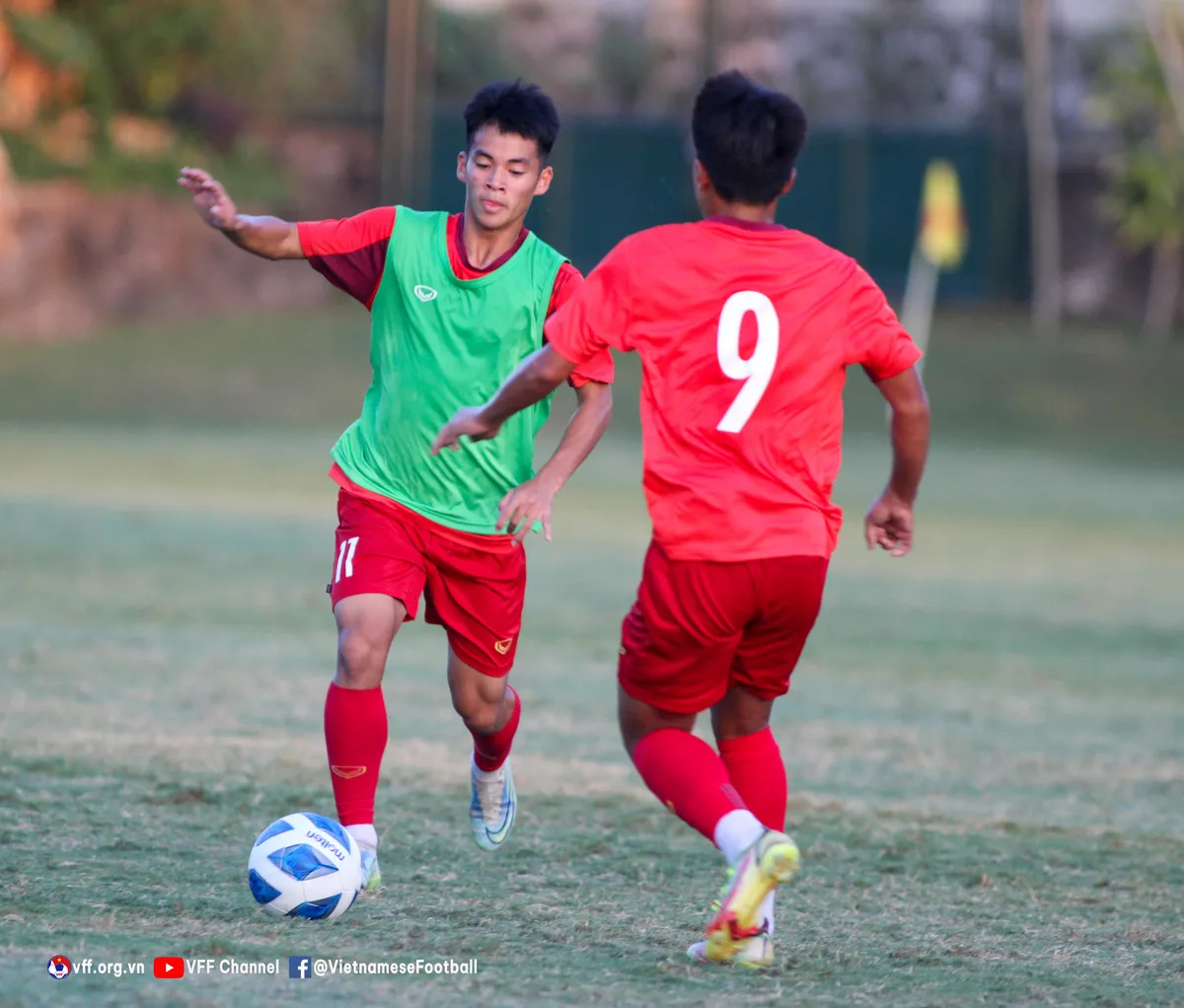 U16 Việt Nam chuẩn bị cho trận tranh ngôi nhất bảng với U16 Indonesia - Ảnh 6. U16 Việt Nam chuẩn bị cho trận tranh ngôi nhất bảng với U16 Indonesia - Ảnh 6.
