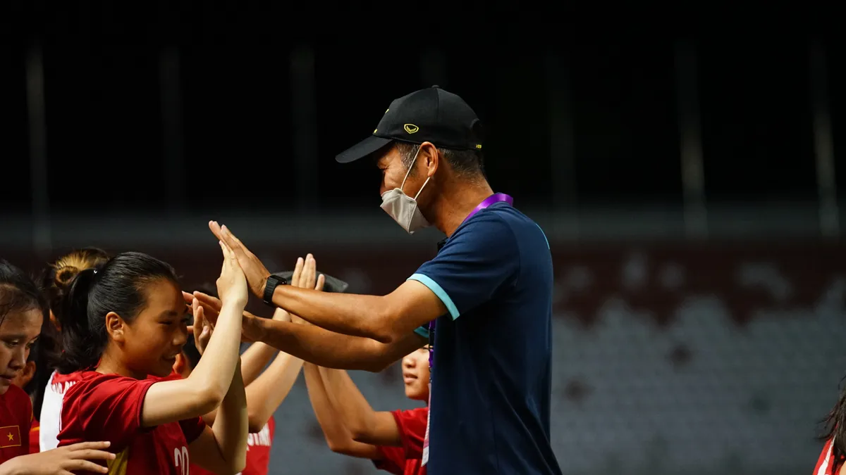 HLV Akira Ijiri: ĐT nữ U18 Việt Nam đã tiến bộ rất nhiều - Ảnh 2. HLV Akira Ijiri: ĐT nữ U18 Việt Nam đã tiến bộ rất nhiều - Ảnh 2.