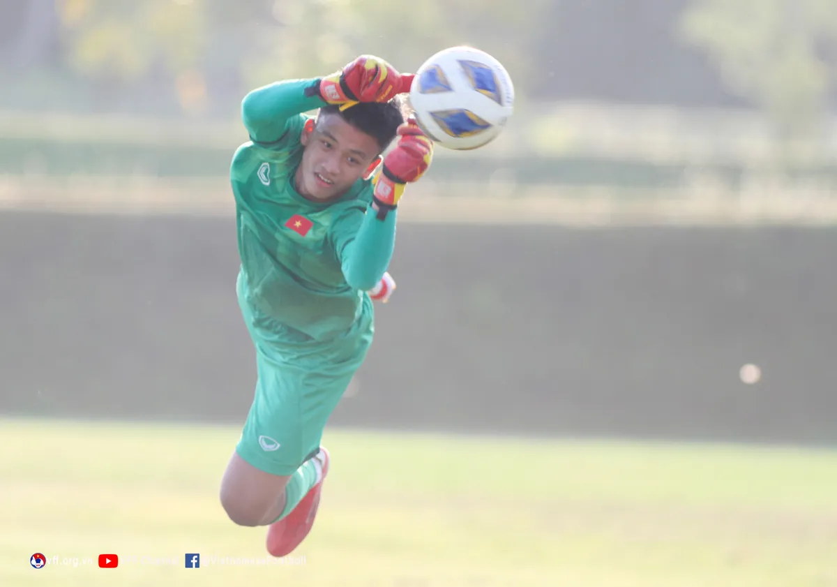 U16 Việt Nam sẵn sàng cho trận tranh ngôi nhất bảng với U16 Indonesia - Ảnh 2. U16 Việt Nam sẵn sàng cho trận tranh ngôi nhất bảng với U16 Indonesia - Ảnh 2.