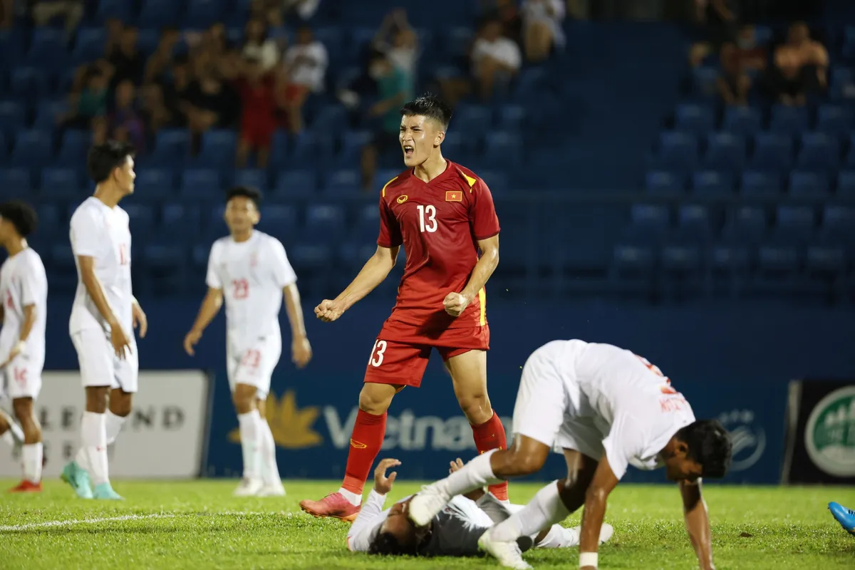 U19 Việt Nam thắng U19 Myanmar 2-0 trong trận ra quân tại giải U19 quốc tế Thanh Niên 2022 - Ảnh 2. U19 Việt Nam thắng U19 Myanmar 2-0 trong trận ra quân tại giải U19 quốc tế Thanh Niên 2022 - Ảnh 2.