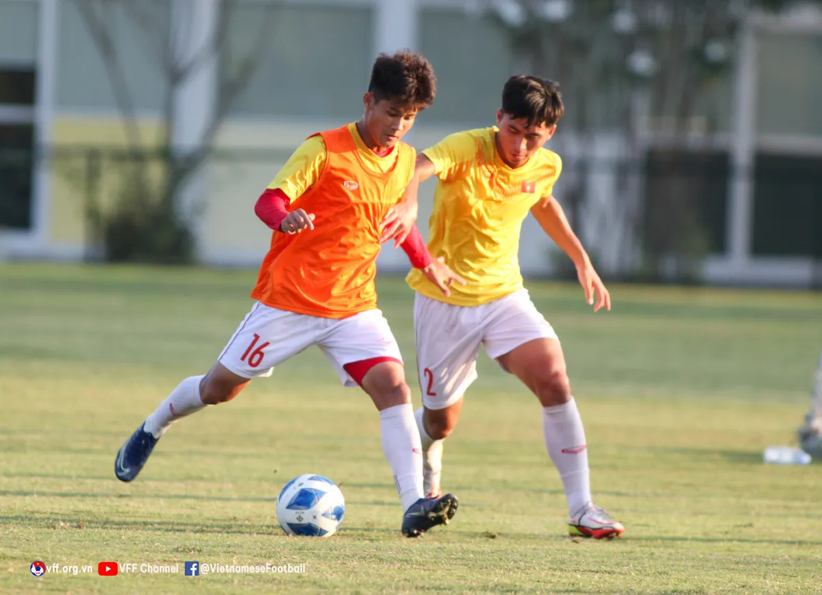 U16 Việt Nam sẵn sàng cho trận tranh ngôi nhất bảng với U16 Indonesia - Ảnh 5. U16 Việt Nam sẵn sàng cho trận tranh ngôi nhất bảng với U16 Indonesia - Ảnh 5.