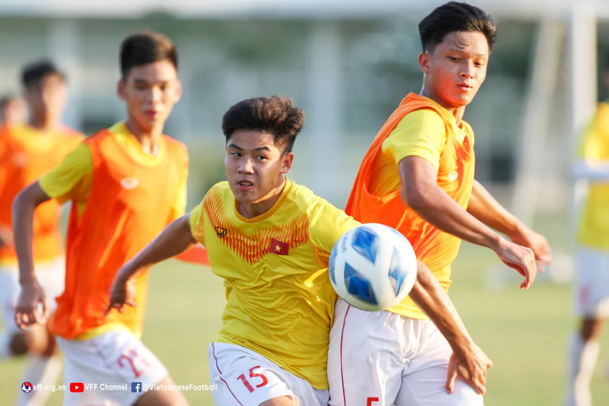 U16 Việt Nam sẵn sàng cho trận tranh ngôi nhất bảng với U16 Indonesia - Ảnh 6. U16 Việt Nam sẵn sàng cho trận tranh ngôi nhất bảng với U16 Indonesia - Ảnh 6.