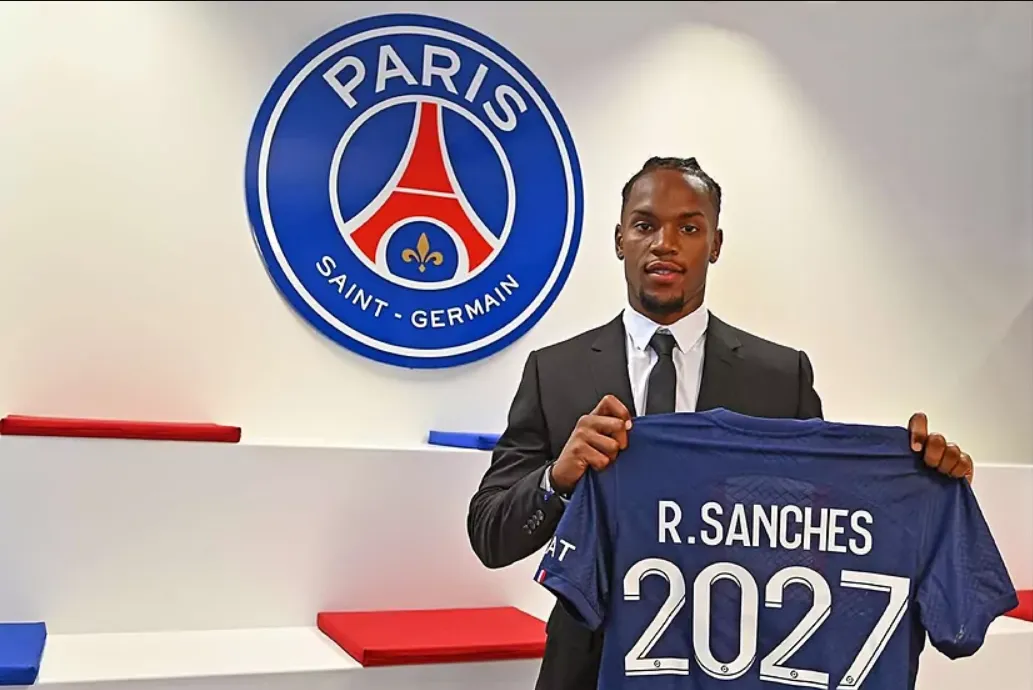 PSG c&ocirc;ng bố th&ecirc;m một bản hợp đồng trước thềm m&ugrave;a giải mới - Ảnh 2.