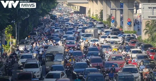 Những điểm nóng giao thông theo kiểu ‘điền vào chỗ trống’ ở Hà Nội - Ảnh 1.