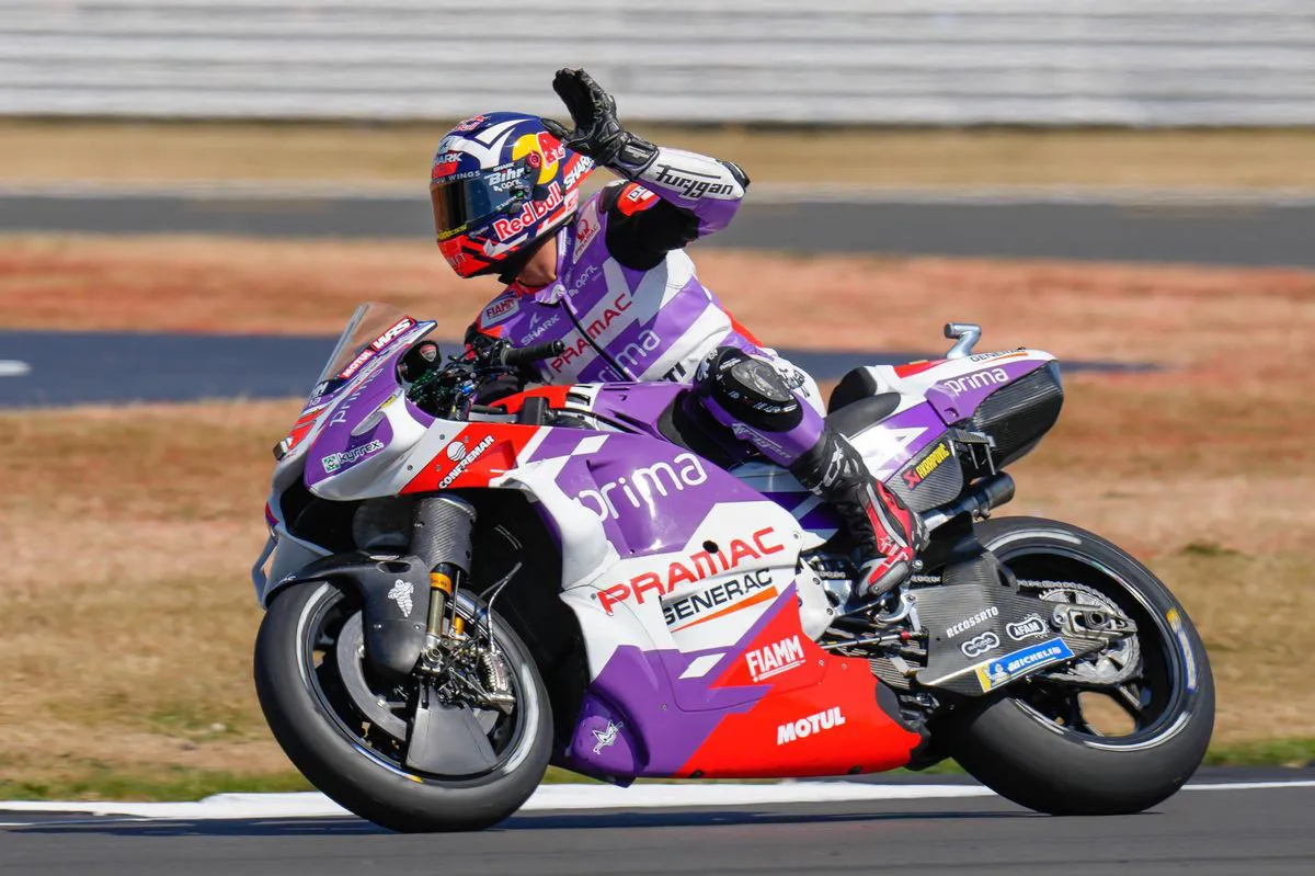 MotoGP: Johann Zarco giành vị trí xuất phát đầu tiên tại GP Anh - Ảnh 1. MotoGP: Johann Zarco giành vị trí xuất phát đầu tiên tại GP Anh - Ảnh 1.
