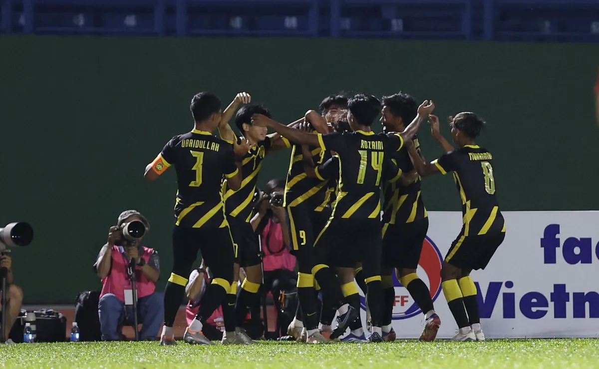 Ngược dòng thắng Malaysia 2-1, U19 Việt Nam sớm giành quyền chơi trận chung kết - Ảnh 1. Ngược dòng thắng Malaysia 2-1, U19 Việt Nam sớm giành quyền chơi trận chung kết - Ảnh 1.