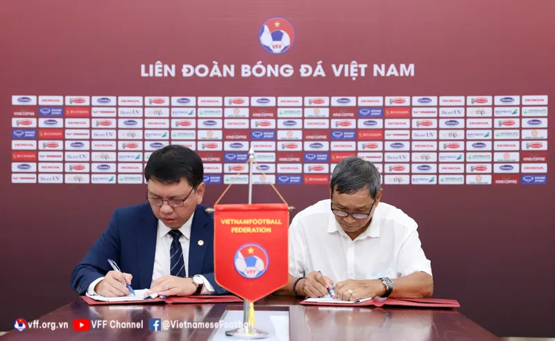 VFF gia hạn hợp đồng với HLV Mai Đức Chung - Ảnh 1. VFF gia hạn hợp đồng với HLV Mai Đức Chung - Ảnh 1.