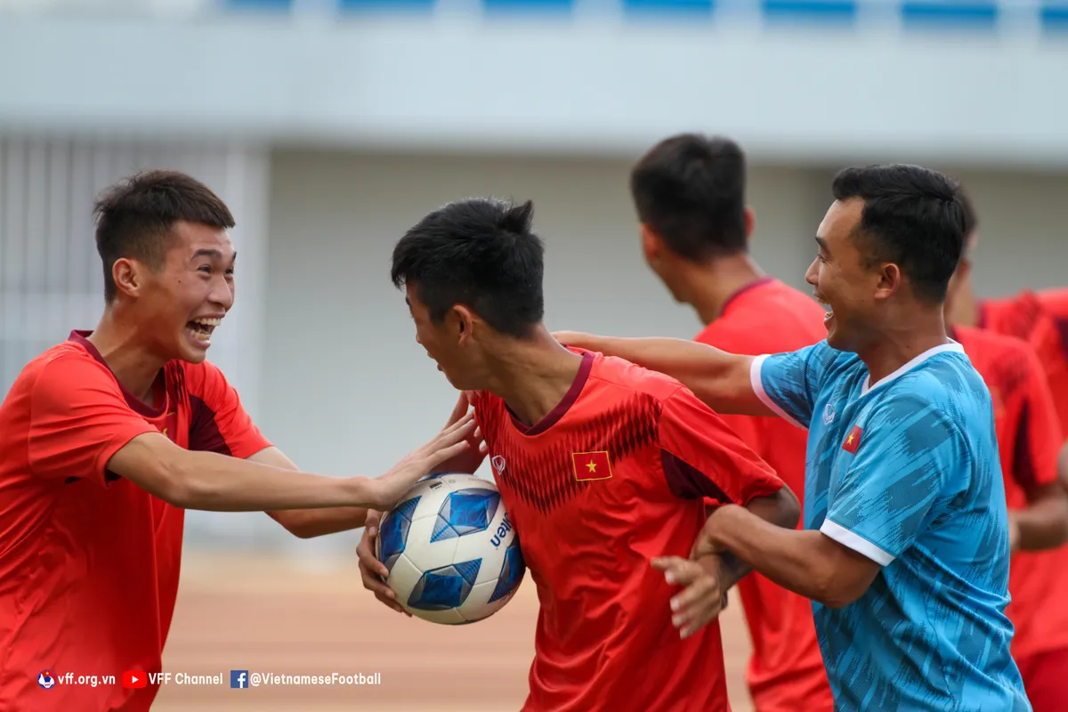 U16 Việt Nam hăng say tập luyện, hướng đến vòng bán kết giải U16 Đông Nam Á 2022 - Ảnh 5. U16 Việt Nam hăng say tập luyện, hướng đến vòng bán kết giải U16 Đông Nam Á 2022 - Ảnh 5.