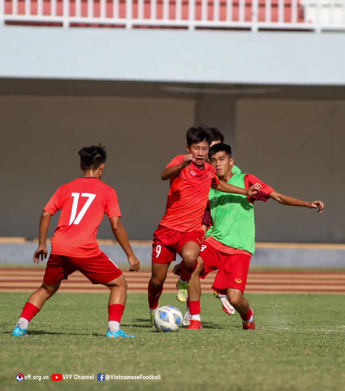 U16 Việt Nam hăng say tập luyện, hướng đến vòng bán kết giải U16 Đông Nam Á 2022 - Ảnh 6. U16 Việt Nam hăng say tập luyện, hướng đến vòng bán kết giải U16 Đông Nam Á 2022 - Ảnh 6.
