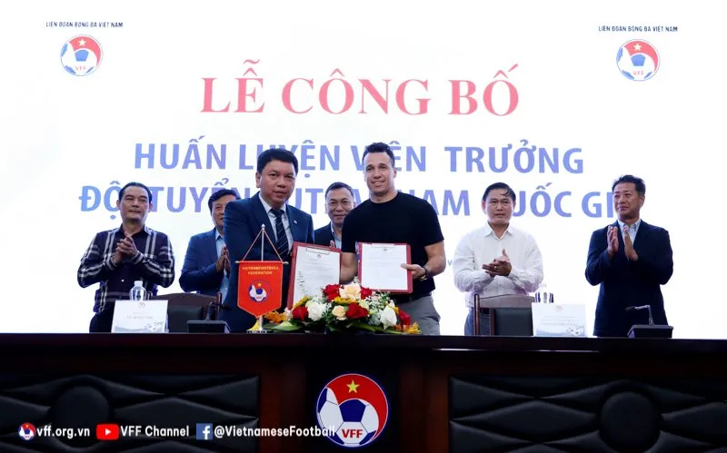HLV từng vô địch World Cup chính thức dẫn dắt ĐT futsal Việt Nam - Ảnh 1. HLV từng vô địch World Cup chính thức dẫn dắt ĐT futsal Việt Nam - Ảnh 1.