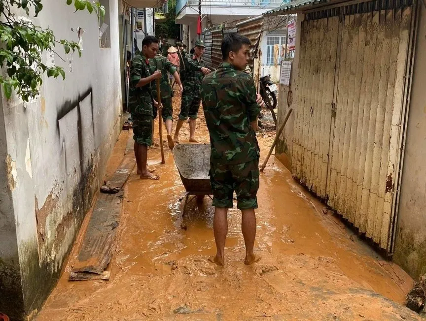 Mưa lớn kéo dài, Đà Lạt chìm trong biển nước - Ảnh 6.