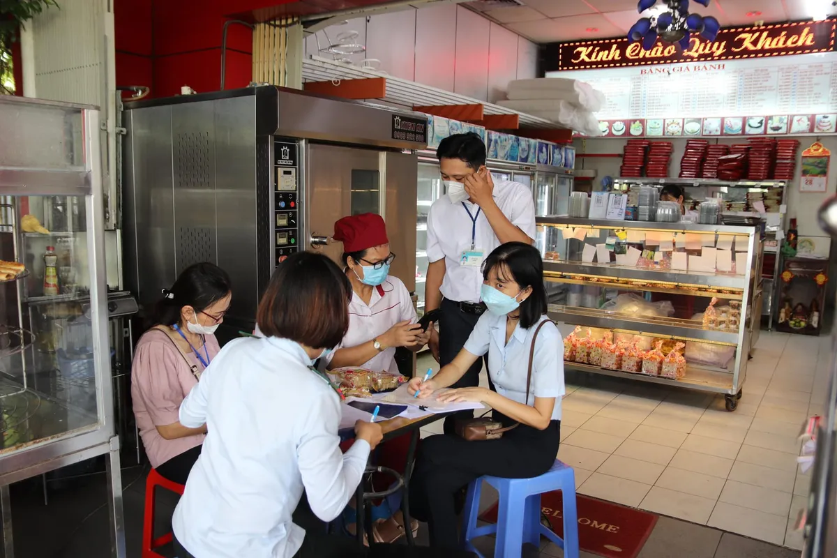 Bà Rịa - Vũng Tàu: Kiểm tra an toàn thực phẩm tại các cơ sở sản xuất bánh trung thu - Ảnh 5.