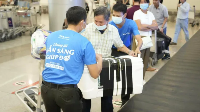 Sân bay Tân Sơn Nhất triển khai nhiều phương án hạn chế ùn tắc, quá tải - Ảnh 4.