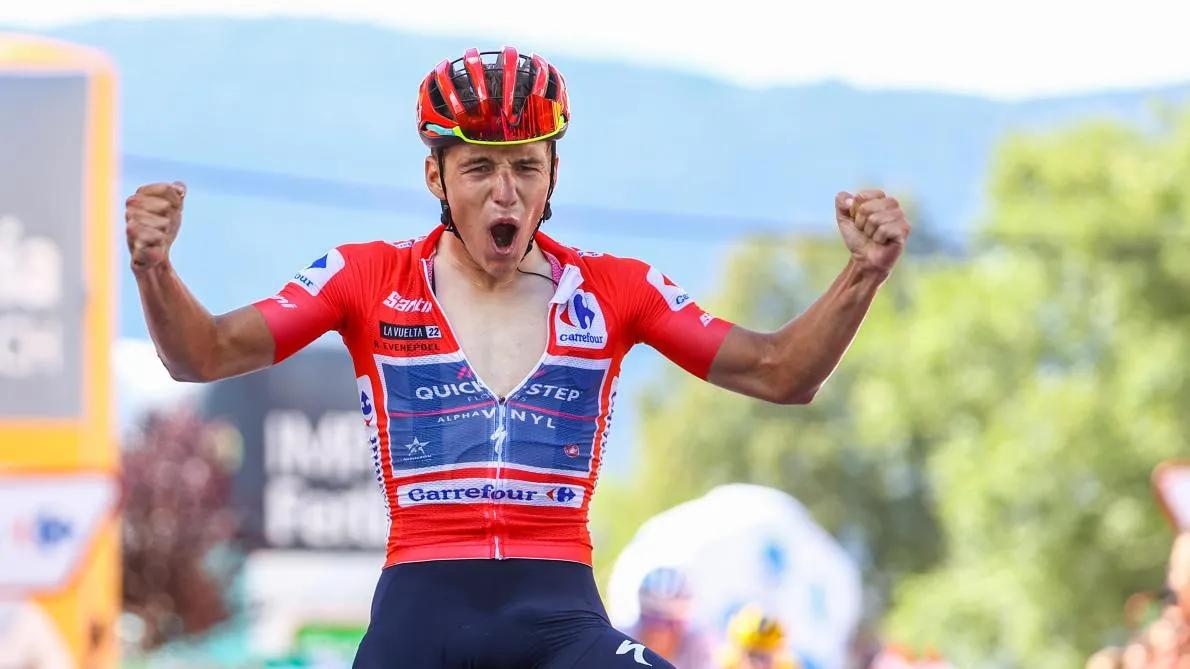 Evenepoel tiến gần hơn tới chức vô địch La Vuelta - Ảnh 1. Evenepoel tiến gần hơn tới chức vô địch La Vuelta - Ảnh 1.