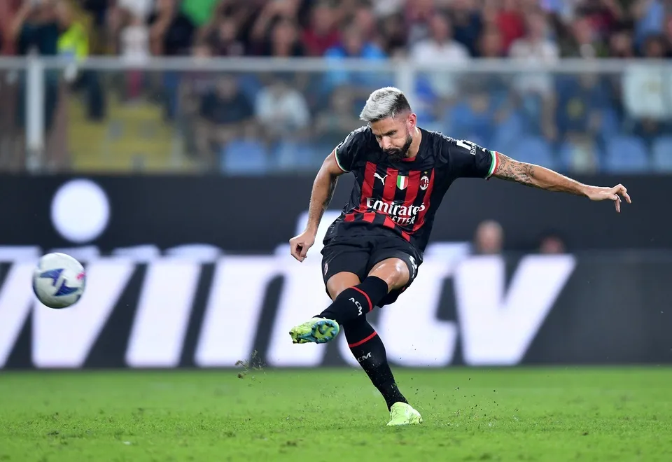 Giroud ghi bàn giúp AC Milan thắng trong thế thiếu người - Ảnh 3. Giroud ghi bàn giúp AC Milan thắng trong thế thiếu người - Ảnh 3.
