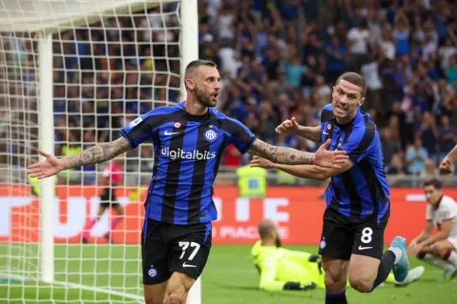 Giroud ghi bàn giúp AC Milan thắng trong thế thiếu người - Ảnh 4. Giroud ghi bàn giúp AC Milan thắng trong thế thiếu người - Ảnh 4.