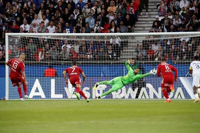 Messi kiến tạo, Neymar ghi bàn, PSG thắng tối thiểu Brest - Ảnh 3.