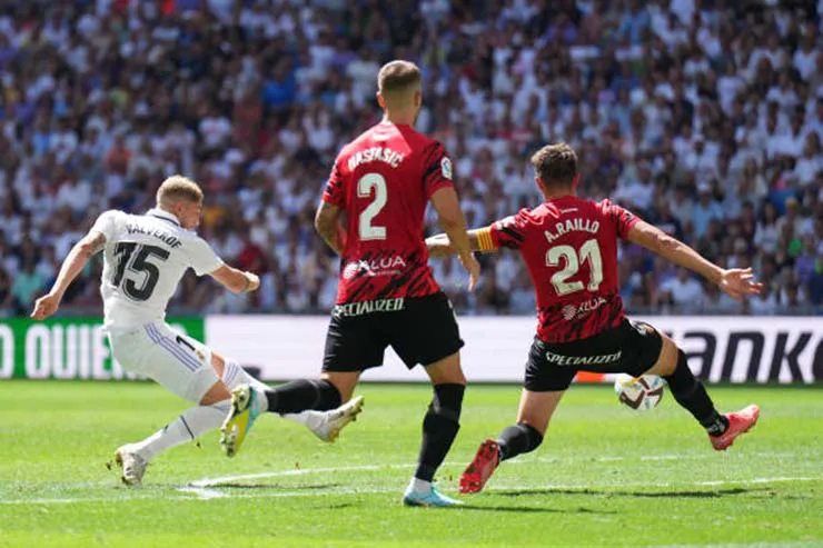 Ngược dòng đánh bại Mallorca, Real Madrid đòi lại ngôi đầu - Ảnh 1. Ngược dòng đánh bại Mallorca, Real Madrid đòi lại ngôi đầu - Ảnh 1.