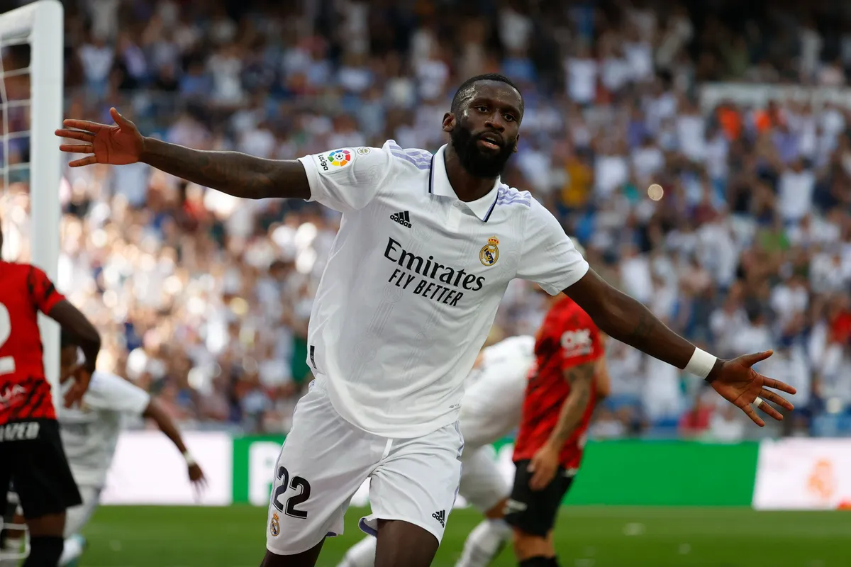 Ngược dòng đánh bại Mallorca, Real Madrid đòi lại ngôi đầu - Ảnh 2. Ngược dòng đánh bại Mallorca, Real Madrid đòi lại ngôi đầu - Ảnh 2.