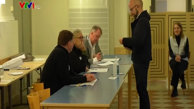 Bầu cử Quốc hội Thụy Điển: Phe c&aacute;nh hữu tạm chiếm ưu thế - Ảnh 1.