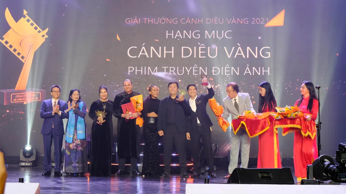 Cánh diều 2021: Đêm tối rực rỡ, 11 tháng 5 ngày thắng lớn - Ảnh 2.