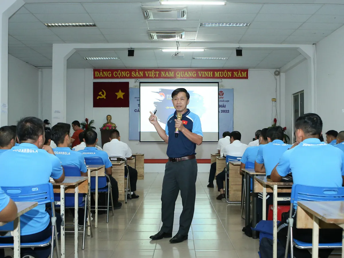 Khai mạc Lớp tập huấn Giám sát, Trọng tài giữa mùa giải Các Giải BĐCN QG 2022. - Ảnh 3. Khai mạc Lớp tập huấn Giám sát, Trọng tài giữa mùa giải Các Giải BĐCN QG 2022. - Ảnh 3.