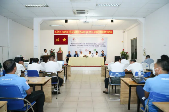 Khai mạc Lớp tập huấn Giám sát, Trọng tài giữa mùa giải Các Giải BĐCN QG 2022. - Ảnh 1. Khai mạc Lớp tập huấn Giám sát, Trọng tài giữa mùa giải Các Giải BĐCN QG 2022. - Ảnh 1.