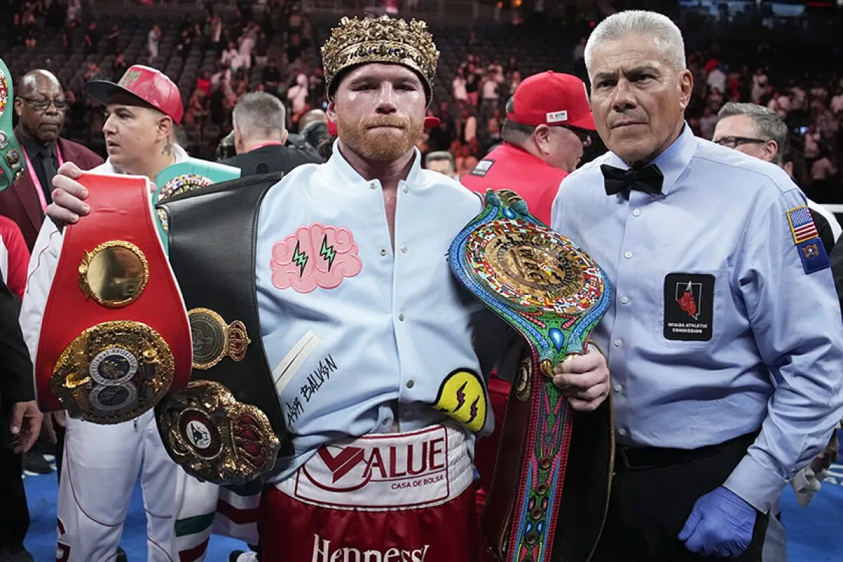 Canelo Alvarez bảo vệ thành công 5 đai vô địch - Ảnh 1. Canelo Alvarez bảo vệ thành công 5 đai vô địch - Ảnh 1.