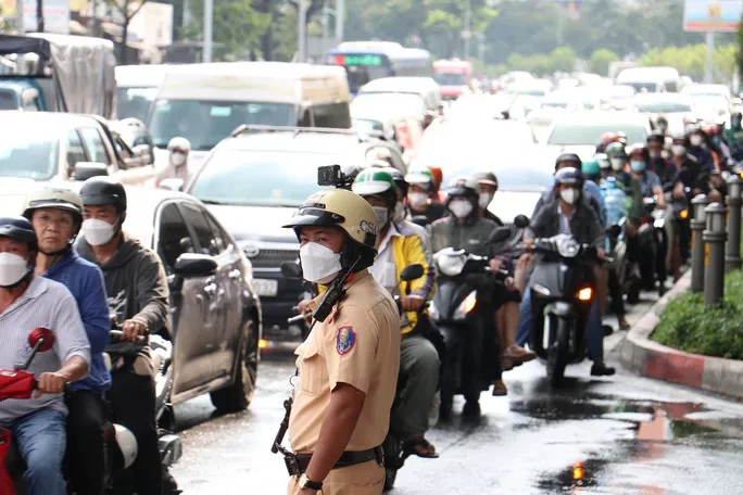 TP Hồ Chí Minh tăng cường tuần tra dịp nghỉ lễ - Ảnh 2.