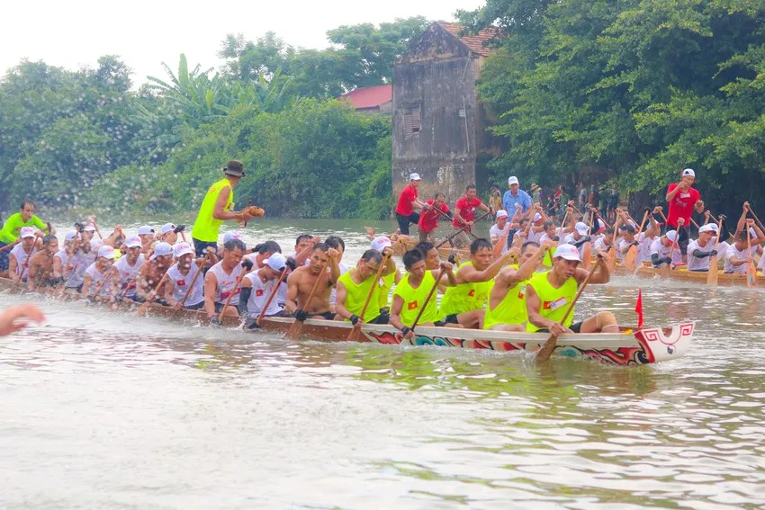 Đua thuyền truyền thống trên sông Kiến Giang mừng Tết Độc lập - Ảnh 6.