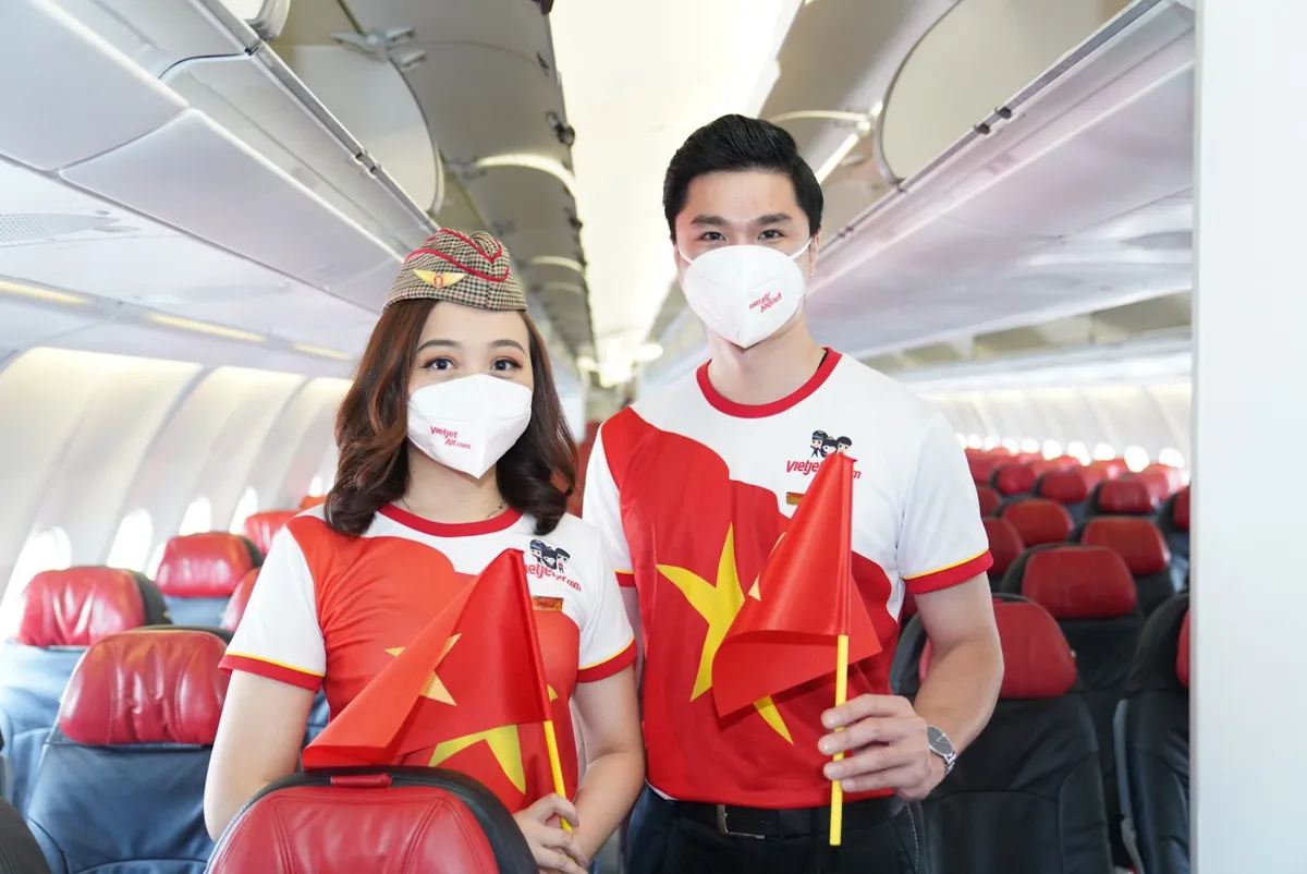 Rực rỡ cờ đỏ sao vàng trên những chuyến bay Vietjet ngày Quốc khánh 2/9 - Ảnh 1.