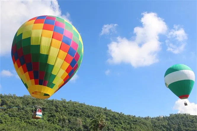 Chen chân trải nghiệm bay khinh khí cầu tại An Giang - Ảnh 7.