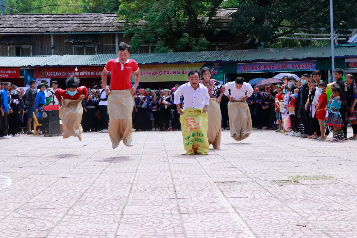 M&ugrave; Cang Chải: Tưng bừng c&aacute;c hoạt động mừng Tết Độc lập - Ảnh 4.