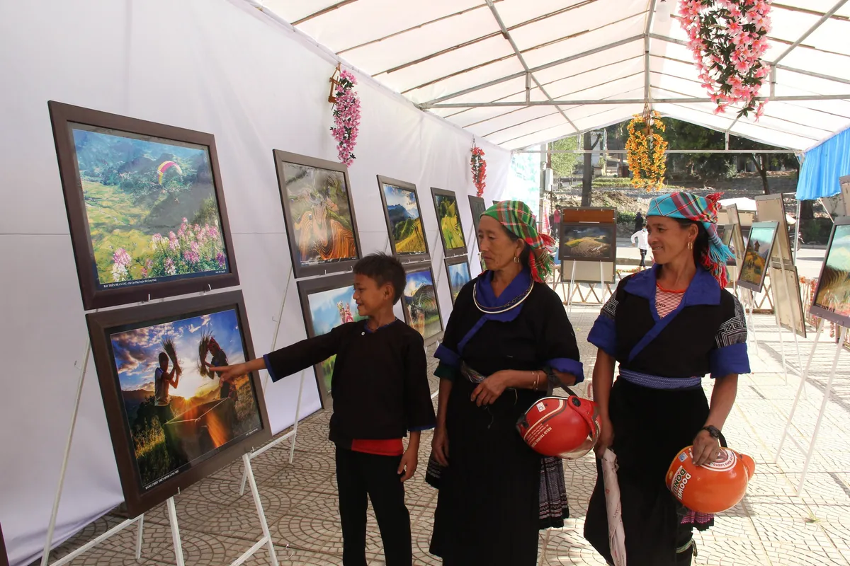 M&ugrave; Cang Chải: Tưng bừng c&aacute;c hoạt động mừng Tết Độc lập - Ảnh 3.