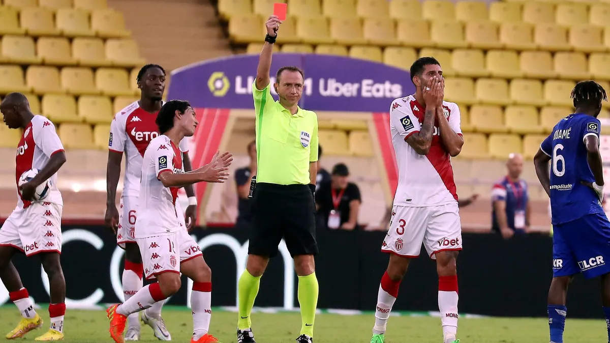 Ligue 1 dẫn đầu 5 giải VĐQG hàng đầu châu Âu... về thẻ đỏ - Ảnh 1. Ligue 1 dẫn đầu 5 giải VĐQG hàng đầu châu Âu... về thẻ đỏ - Ảnh 1.