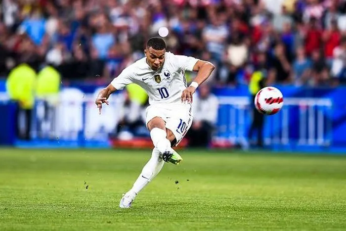 Mbappe từ chối chụp ảnh cho nhà tài trợ của ĐT Pháp - Ảnh 1. Mbappe từ chối chụp ảnh cho nhà tài trợ của ĐT Pháp - Ảnh 1.