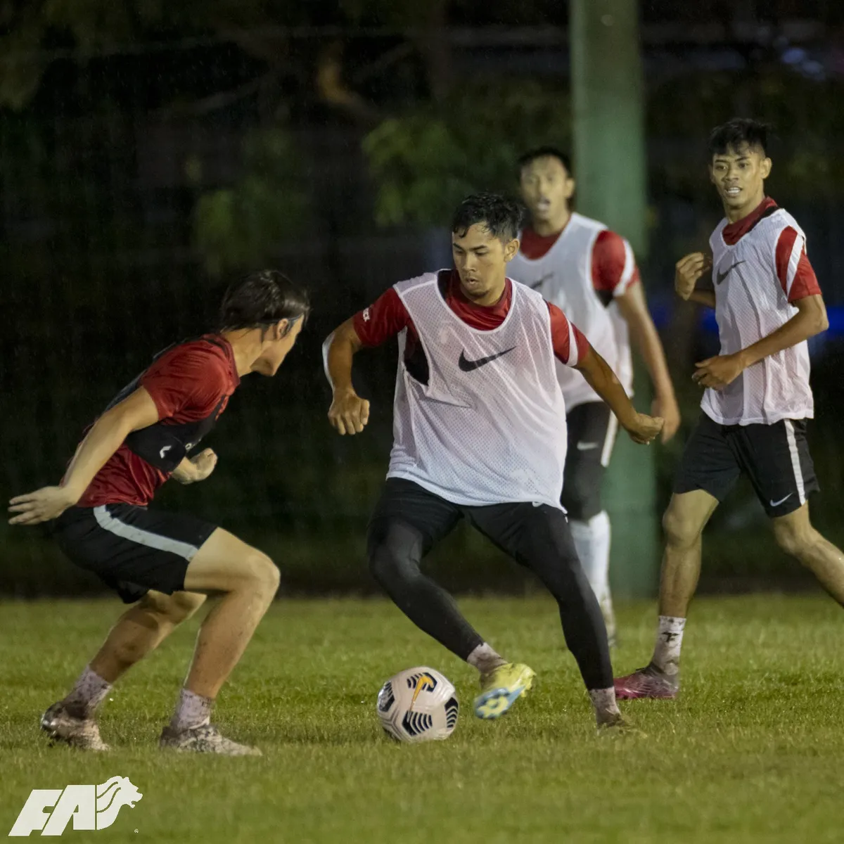 ĐT Singapore sẵn sàng đối đầu với ĐT Việt Nam - Ảnh 2. ĐT Singapore sẵn sàng đối đầu với ĐT Việt Nam - Ảnh 2.