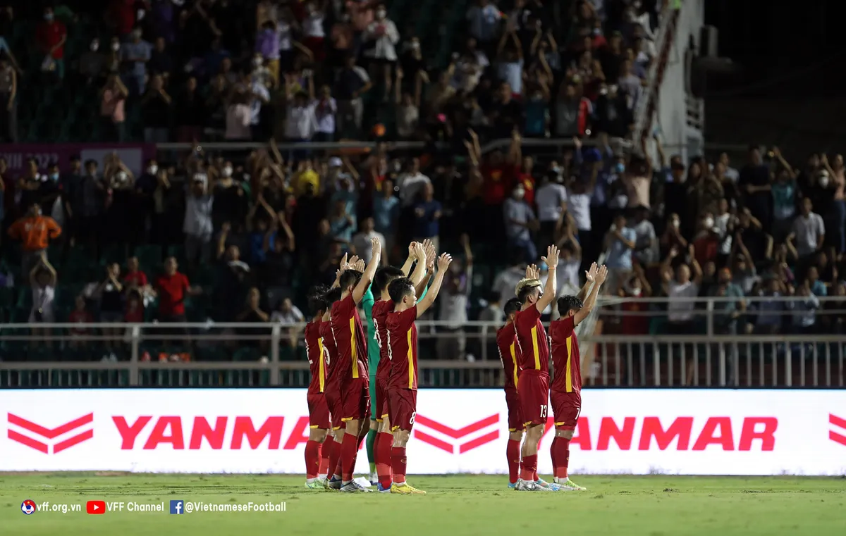 ĐT Việt Nam giành chiến thắng “4 sao” trước ĐT Singapore - Ảnh 9. ĐT Việt Nam giành chiến thắng “4 sao” trước ĐT Singapore - Ảnh 9.