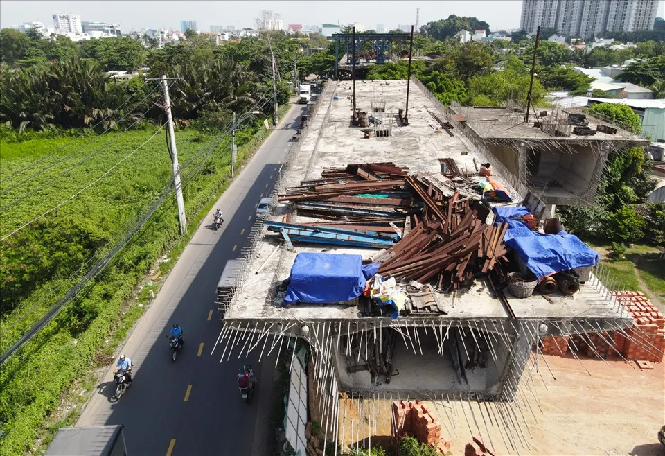 Những cây cầu treo ở TP Hồ Chí Minh chờ ngày nối nhịp - Ảnh 3.