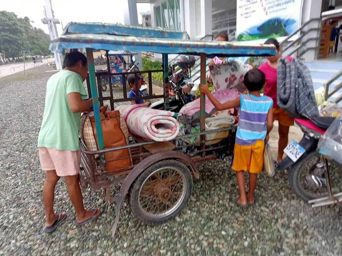 Bão Noru đổ bộ, Philippines ban hành báo động đỏ, hàng nghìn người phải sơ tán - Ảnh 5.