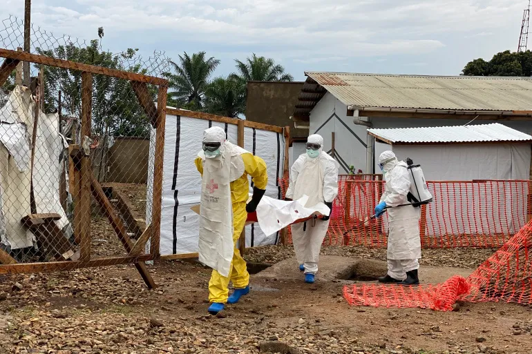 Số người nhiễm Ebola tăng lên 16 khi dịch bùng phát tại Uganda - Ảnh 1.