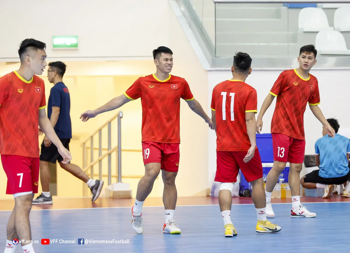 ĐT Việt Nam đẩy cao khối lượng, chọn điểm rơi trước thềm VCK futsal châu Á 2022 - Ảnh 10. ĐT Việt Nam đẩy cao khối lượng, chọn điểm rơi trước thềm VCK futsal châu Á 2022 - Ảnh 10.