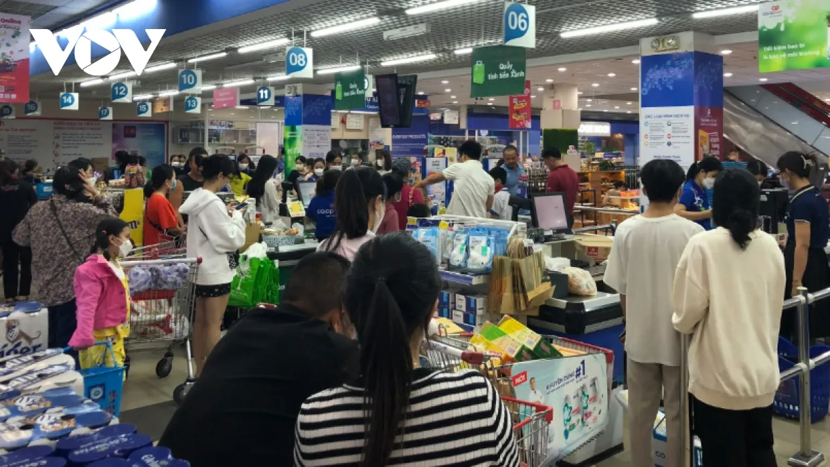 Đà Nẵng: Người dân đổ xô đi mua lương thực, thực phẩm dự trữ - Ảnh 2.