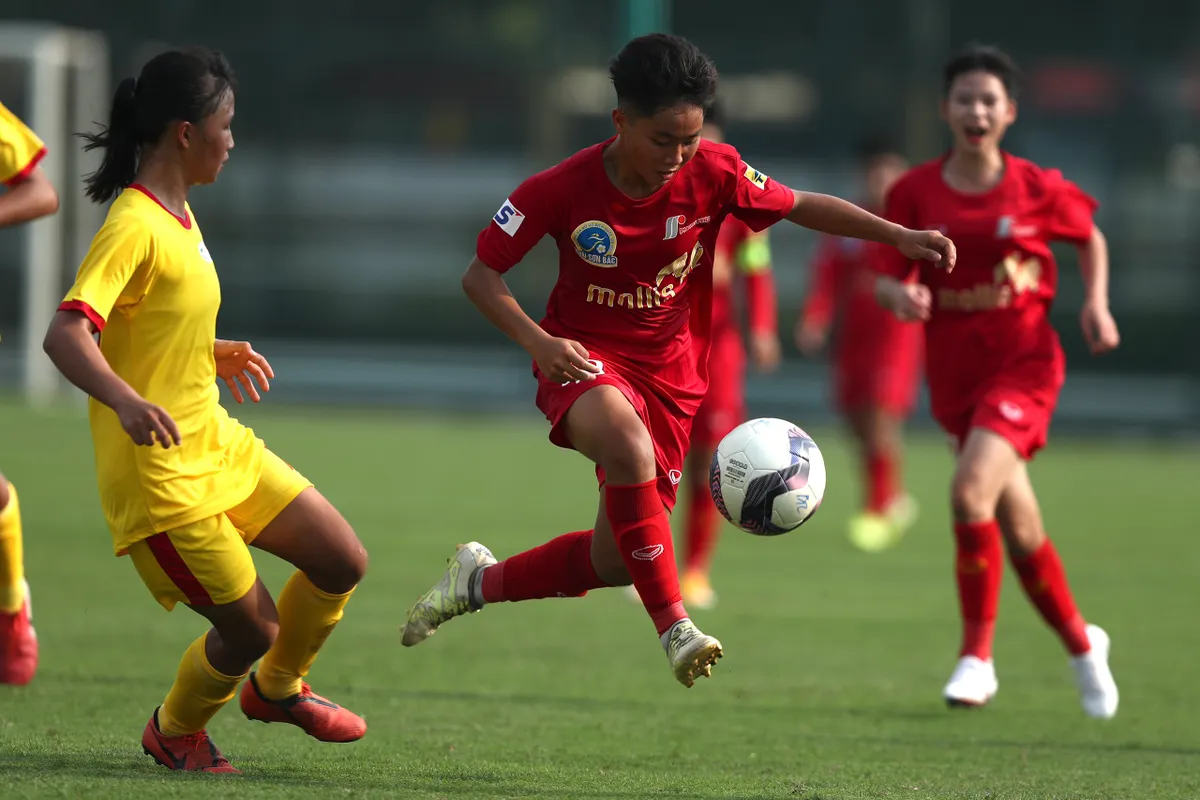 Vòng 1 giải bóng đá Nữ VĐ U16 QG 2022: Phong Phú Hà Nam đại thắng - Ảnh 1. Vòng 1 giải bóng đá Nữ VĐ U16 QG 2022: Phong Phú Hà Nam đại thắng - Ảnh 1.