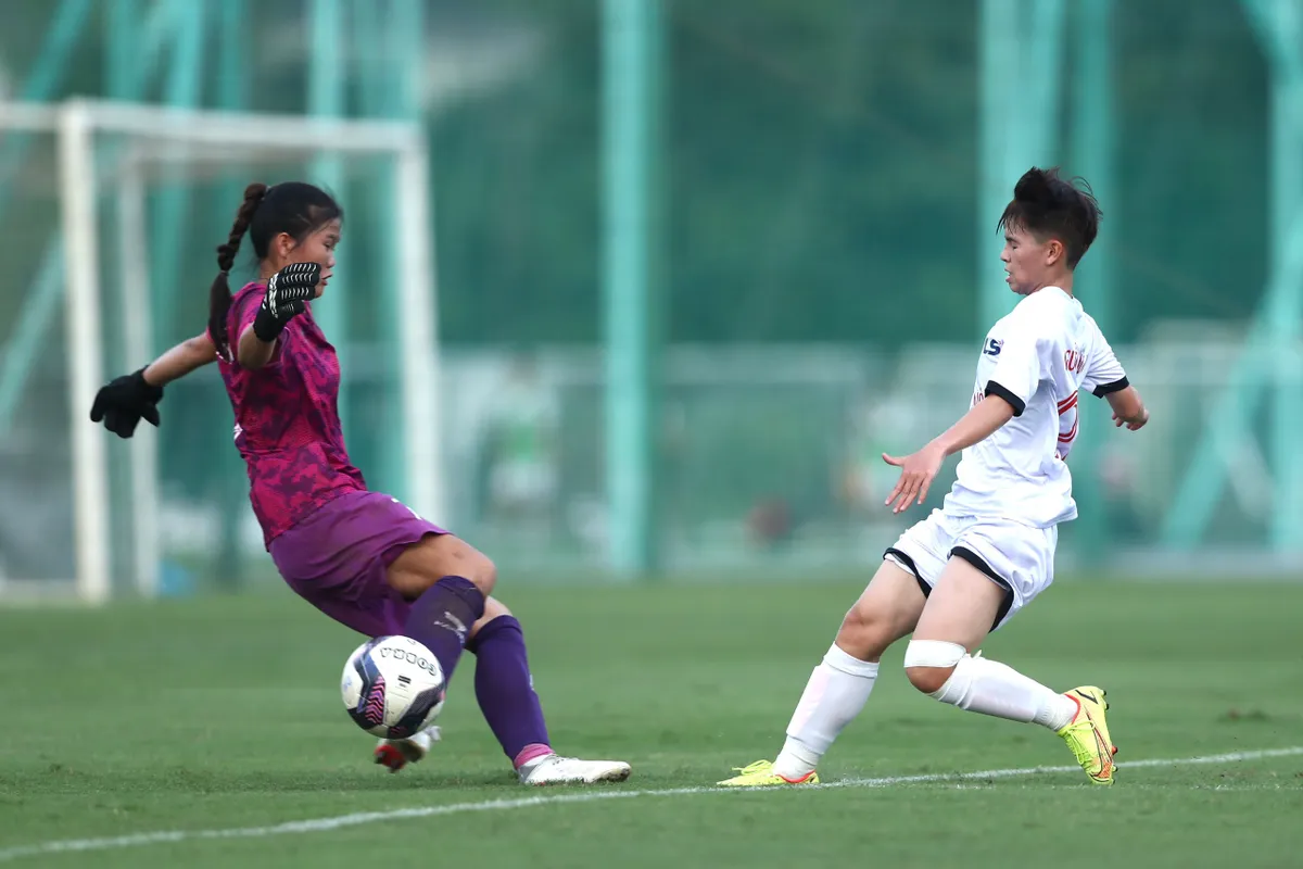 Vòng 1 giải bóng đá nữ VĐ U16 QG 2022: Sơn La gây bất ngờ - Ảnh 1. Vòng 1 giải bóng đá nữ VĐ U16 QG 2022: Sơn La gây bất ngờ - Ảnh 1.