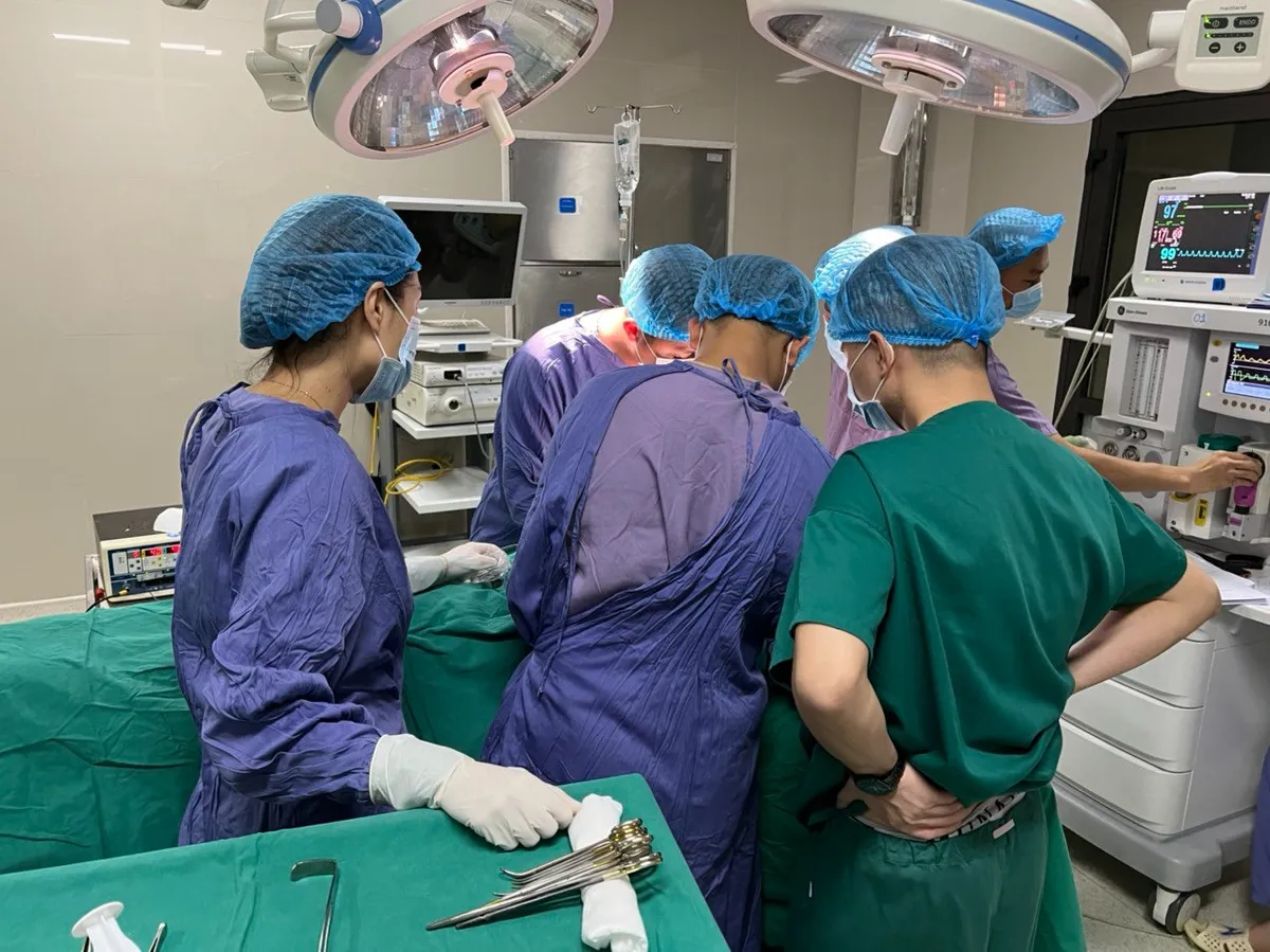 Đi xe máy ngã vào bờ rào, nam thanh niên bị cành tre đâm xuyên cổ - Ảnh 1. Đi xe máy ngã vào bờ rào, nam thanh niên bị cành tre đâm xuyên cổ - Ảnh 1.