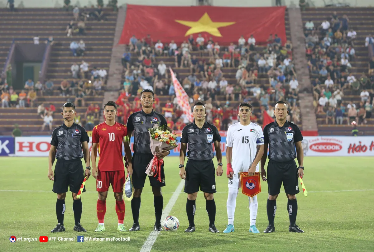 U20 Việt Nam và U20 Palestine bất phân thắng bại trong trận giao hữu trên sân Việt Trì - Ảnh 1. U20 Việt Nam và U20 Palestine bất phân thắng bại trong trận giao hữu trên sân Việt Trì - Ảnh 1.
