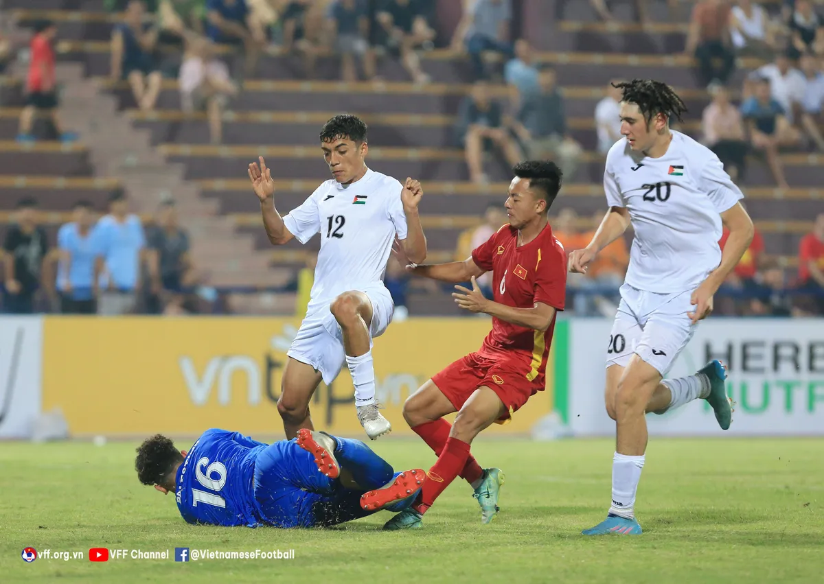 U20 Việt Nam và U20 Palestine bất phân thắng bại trong trận giao hữu trên sân Việt Trì - Ảnh 6. U20 Việt Nam và U20 Palestine bất phân thắng bại trong trận giao hữu trên sân Việt Trì - Ảnh 6.