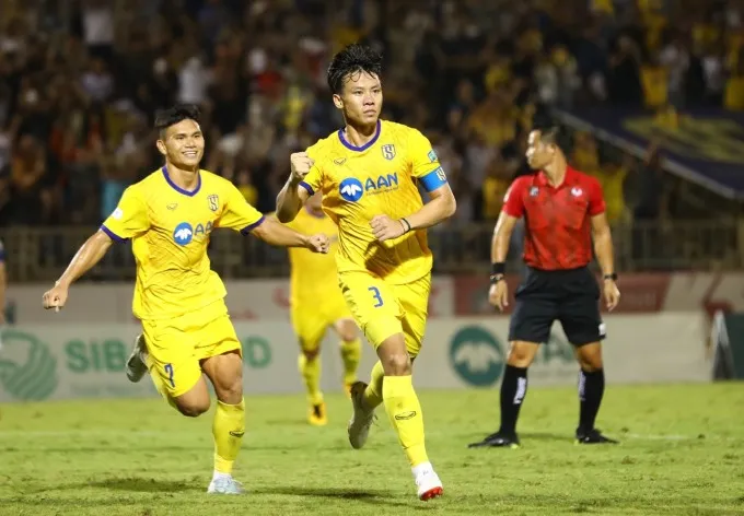 Duy Mạnh, Quế Ngọc Hải vắng mặt tại vòng 17 V.League vì án phạt - Ảnh 1. Duy Mạnh, Quế Ngọc Hải vắng mặt tại vòng 17 V.League vì án phạt - Ảnh 1.